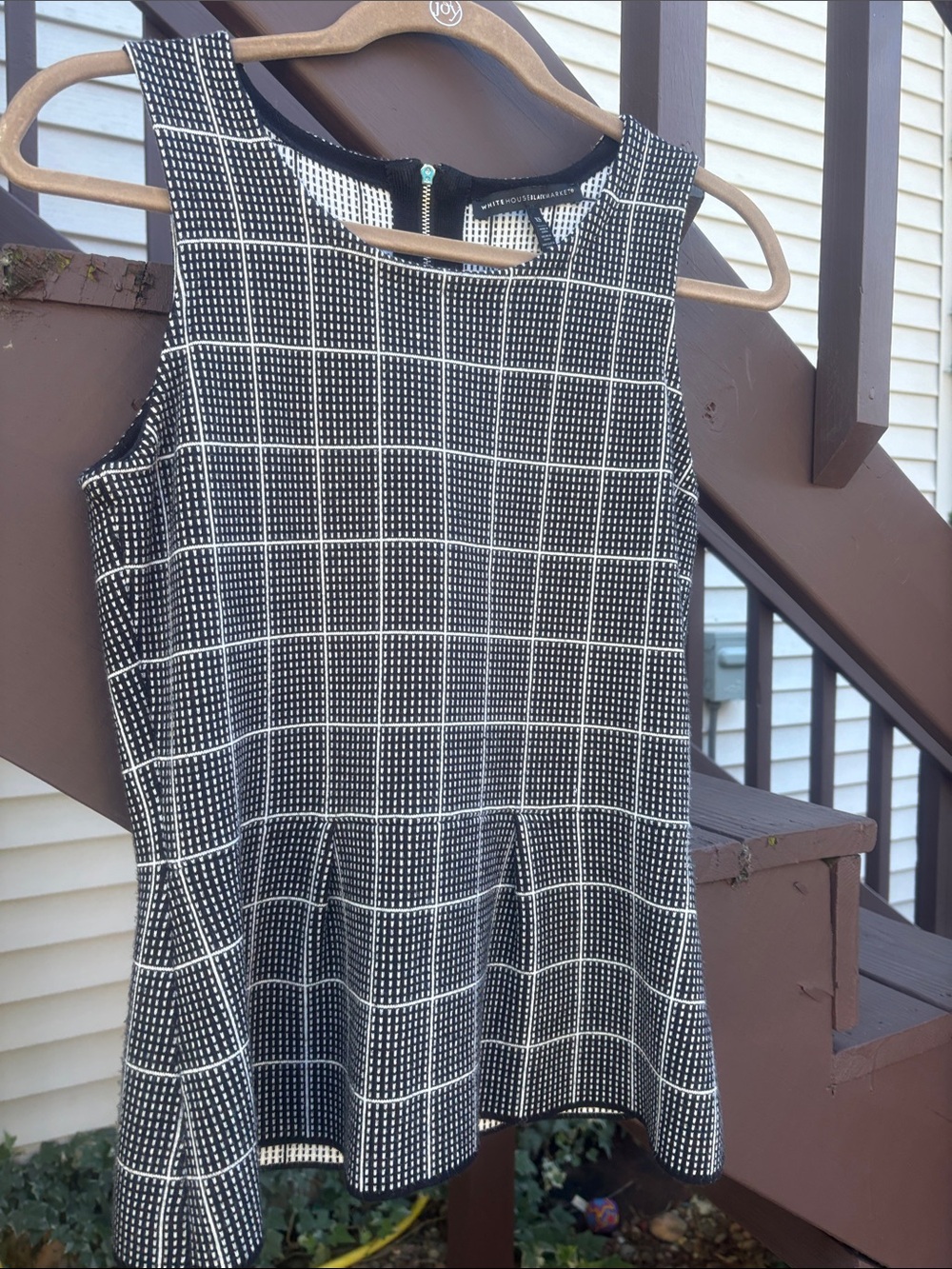 Women’s White House Black Market Black and White Grid Sleeveless Tank Style XS